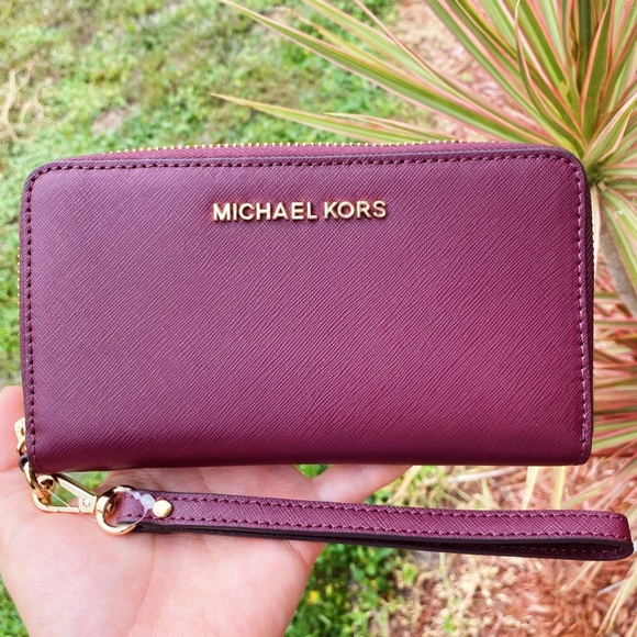 SALE‼️‼️ Michael Kors Wristlet wallet Merlot - Picture 2 of 5